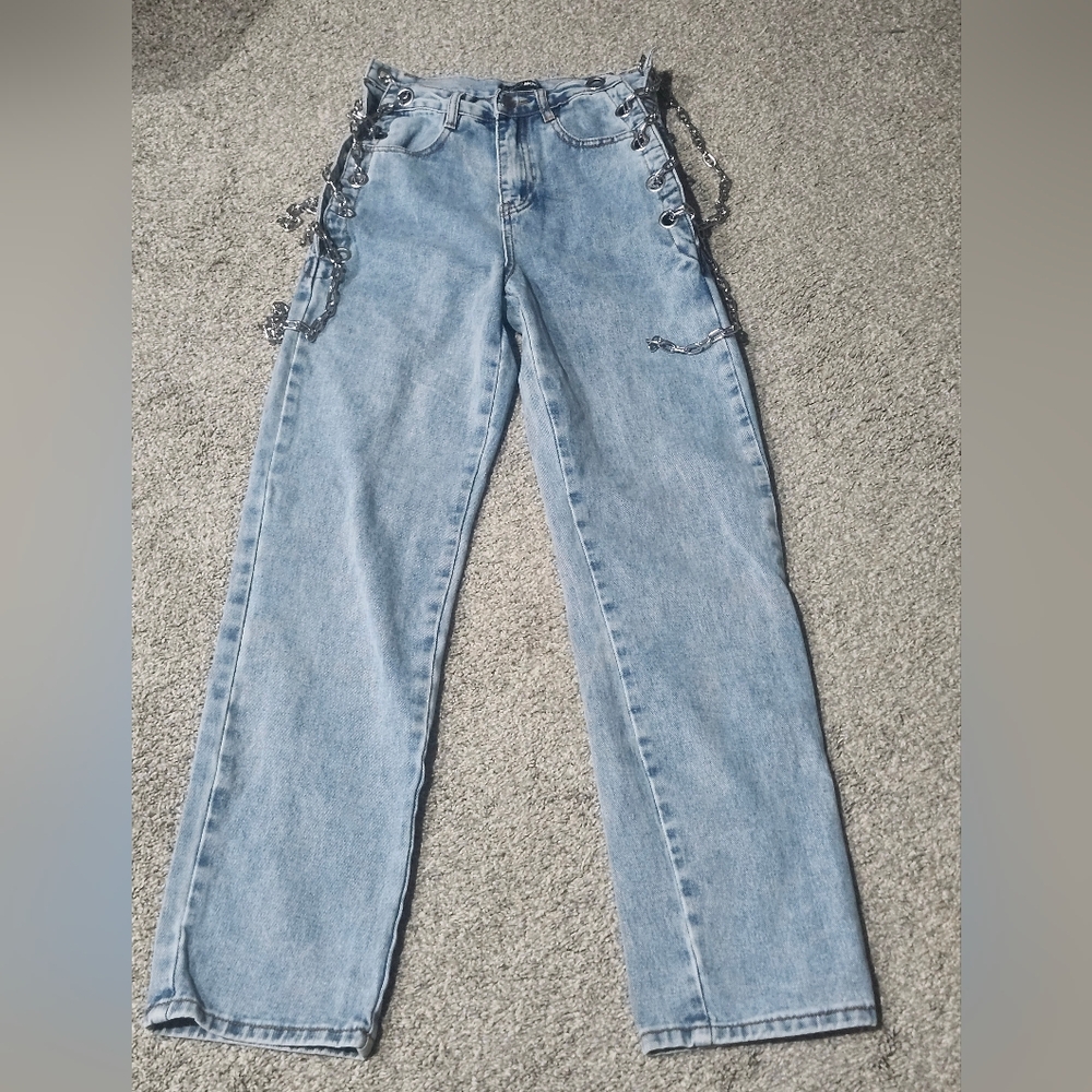 Fashion Nova Light Blue Women Jeans with Chain Detail Size 1